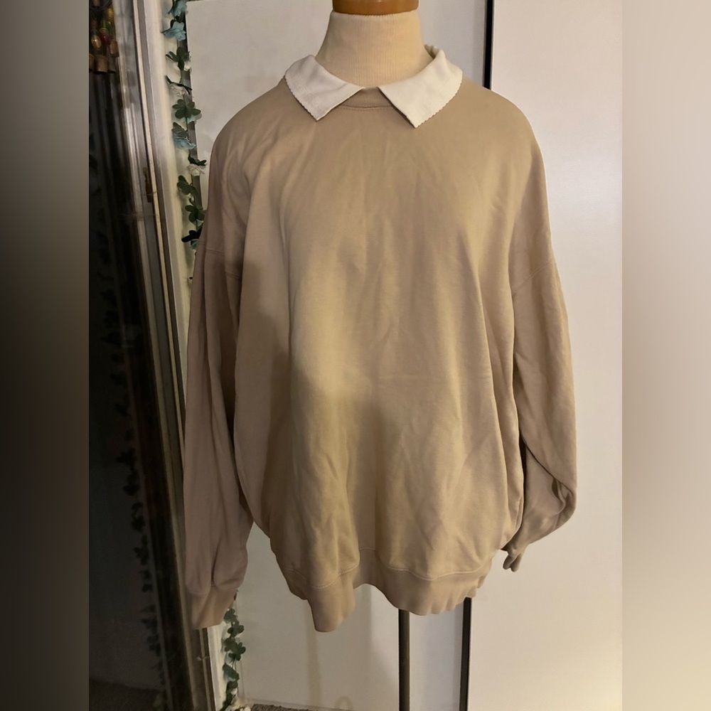 Brandy Melville Cream and Tan Collared Sweatshirt